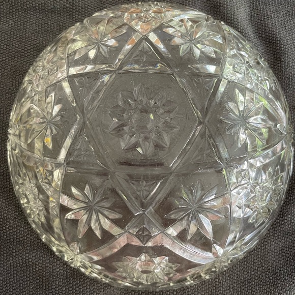 Anchor Hocking Star Of David Large Salad/Serving Bowl. 10.5”W x 3.75”H. - Picture 2 of 6